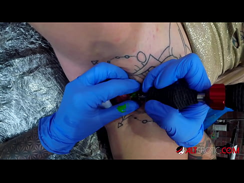 ❤️ Ekstreem tattooed hottie Sully Savage krige in tattoo op har klitoris ☑ Russyske porno op fy.com-fullporner.ru ❤